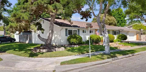 5444 Dariesa St, Carpinteria, CA 93013 photo 2
