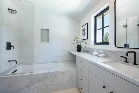 Bath - 595 Picacho Ln, Montecito, CA 93108 photo 3 of 4