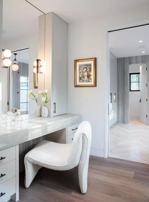 Bath - 595 Picacho Ln, Montecito, CA 93108 photo 2 of 4