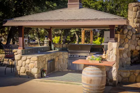 Exterior - 705 S Rice Rd, Ojai, CA 93023 photo 10 of 21