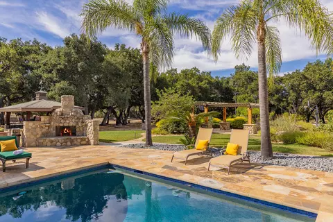 Exterior - 705 S Rice Rd, Ojai, CA 93023 photo 8 of 21