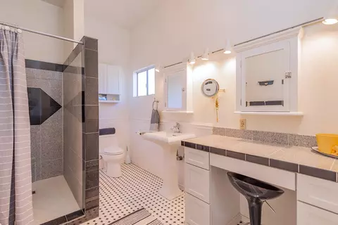 Bath - 705 S Rice Rd, Ojai, CA 93023 photo 4 of 4