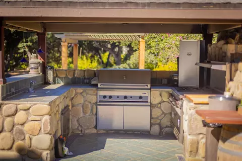Exterior - 705 S Rice Rd, Ojai, CA 93023 photo 11 of 21