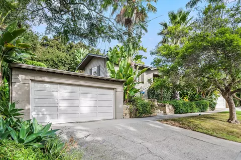 423 E Islay St, Santa Barbara, CA 93101 photo 2
