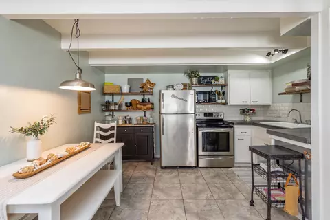 Kitchen - 130 Ash Ave #12, Carpinteria, CA 93013 photo 2 of 3