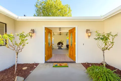 906 Hornbeck Pl, Solvang, CA 93463