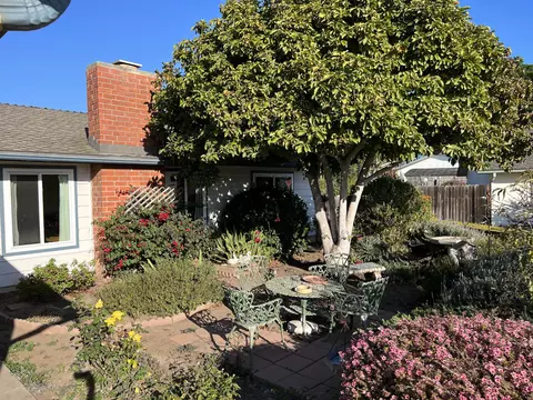 1558 Kathy St, Carpinteria, CA 93013 photo 2