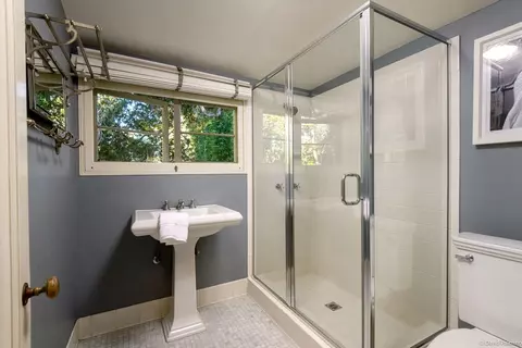 Bath - 1545 Ramona Ln, Montecito, CA 93108 photo 3 of 4