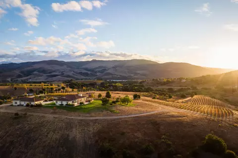 7253 Santos Rd, Lompoc, CA 93436
