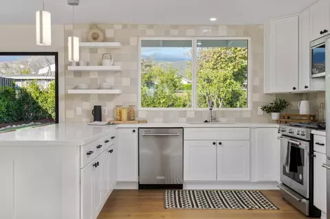 4898 Malibu Dr, Carpinteria, CA 93013 photo 9