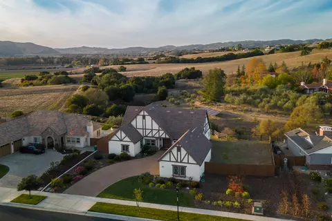 601 Oak Ridge Rd, Solvang, CA 93463