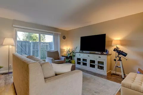 401 Cannon Green Dr #D, Goleta, CA 93117
