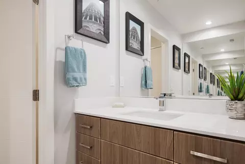 Bath - 5671 Ekwill St #103, Goleta, CA 93117 photo 2 of 4
