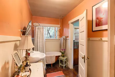 Bath - 507 Brinkerhoff Ave, Santa Barbara, CA 93101 photo 1 of 1