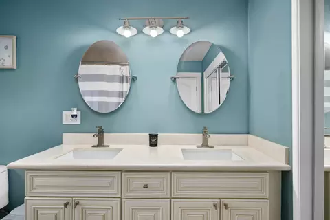 Bath - 4227 Constellation Rd, Lompoc, CA 93436 photo 2 of 3