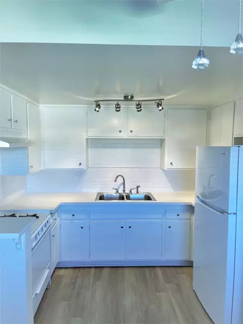 Kitchen - 1001-1021 E Cypress Ave, Lompoc, CA 93436 photo 4 of 6