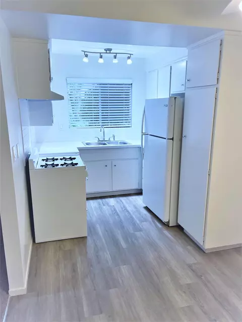 Kitchen - 1001-1021 E Cypress Ave, Lompoc, CA 93436 photo 6 of 6