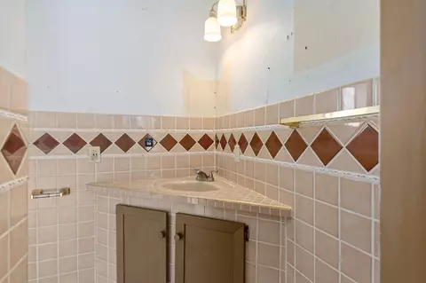 Bath - 5605 Armitos Ave, Goleta, CA 93117 photo 1 of 4