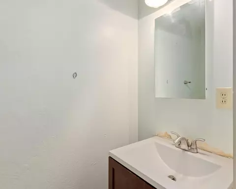 Bath - 5605 Armitos Ave, Goleta, CA 93117 photo 4 of 4