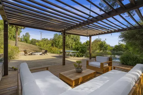 Exterior - 1152 Rancho Dr, Ojai, CA 93023 photo 14 of 17