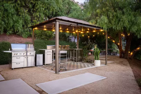 Exterior - 1152 Rancho Dr, Ojai, CA 93023 photo 5 of 17