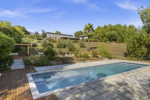 Exterior - 1152 Rancho Dr, Ojai, CA 93023 photo 12 of 17