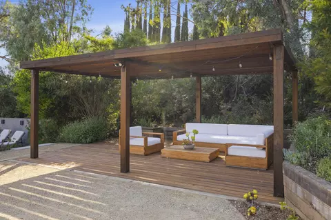 Exterior - 1152 Rancho Dr, Ojai, CA 93023 photo 13 of 17
