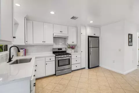 Kitchen - 417 Mcandrew Rd, Ojai, CA 93023 photo 2 of 3