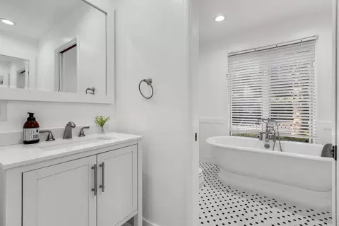 Bath - 417 Mcandrew Rd, Ojai, CA 93023 photo 2 of 6