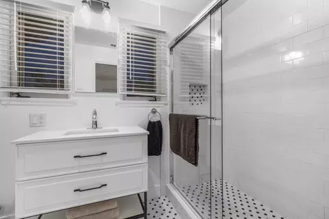 Bath - 417 Mcandrew Rd, Ojai, CA 93023 photo 1 of 6