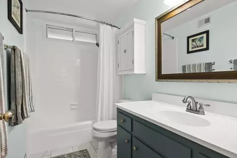 Bath - 2140 Norma Ct, Oxnard, CA 93036 photo 2 of 3
