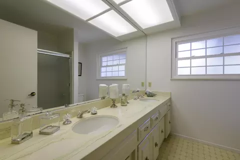 Bath - 1240 Mesa Oaks Ln, Lompoc, CA 93436 photo 2 of 2