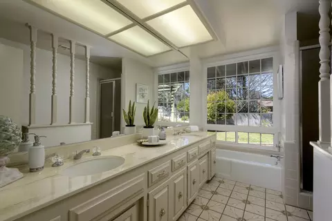 Bath - 1240 Mesa Oaks Ln, Lompoc, CA 93436 photo 1 of 2