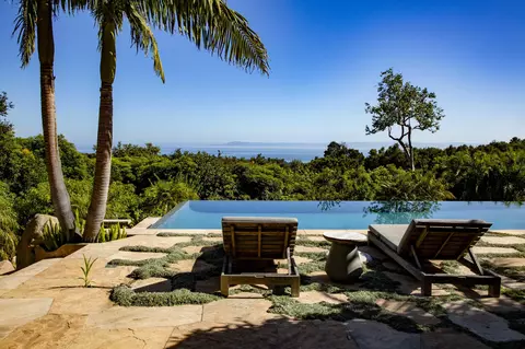 Exterior - 910 Buena Vista Dr, Montecito, CA 93108 photo 2 of 10