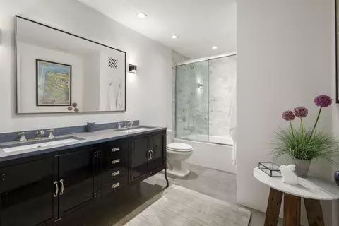 Bath - 910 Buena Vista Dr, Montecito, CA 93108 photo 3 of 3