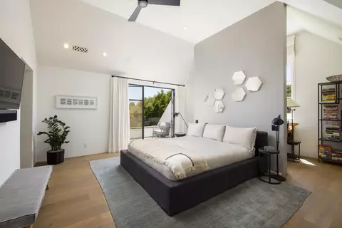 Bedroom - 910 Buena Vista Dr, Montecito, CA 93108 photo 4 of 5