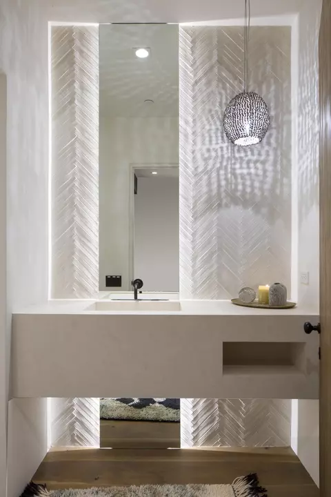 Bath - 910 Buena Vista Dr, Montecito, CA 93108 photo 1 of 3