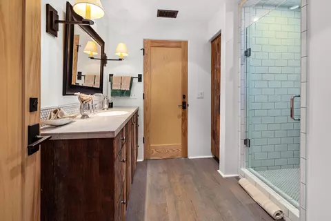 Bath - 2381 Refugio Rd, Goleta, CA 93117 photo 2 of 2