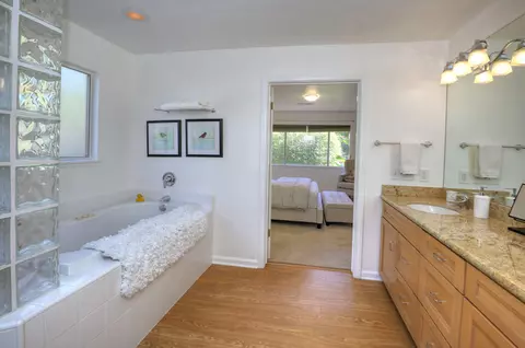 Bath - 974 El Centro St, Ojai, CA 93023 photo 2 of 3