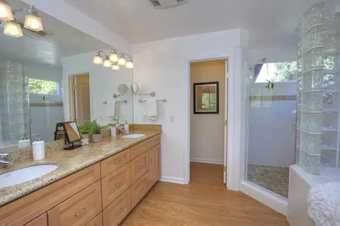 Bath - 974 El Centro St, Ojai, CA 93023 photo 1 of 3