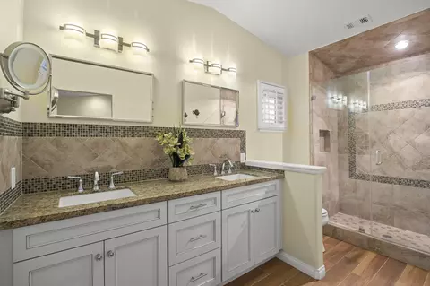 Bath - 4252 Carpinteria Ave #1, Carpinteria, CA 93013 photo 1 of 2