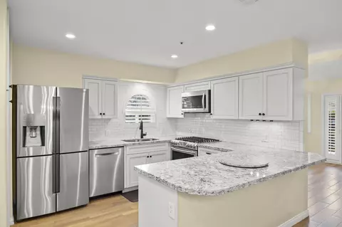 Kitchen - 4252 Carpinteria Ave #1, Carpinteria, CA 93013 photo 1 of 2