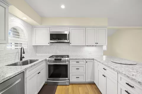 Kitchen - 4252 Carpinteria Ave #1, Carpinteria, CA 93013 photo 2 of 2