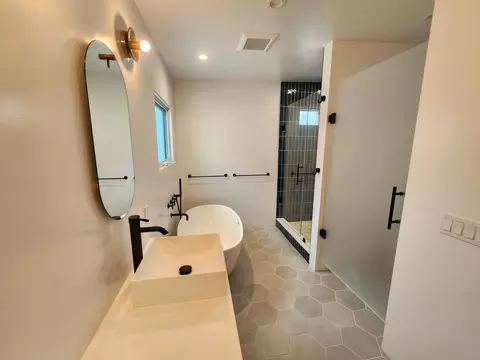 812 Spring St, Santa Barbara, CA 93103 photo 3