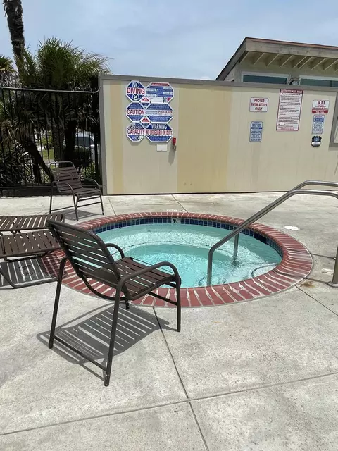 Exterior - 3311 W Hemlock St, Oxnard, CA 93035 photo 6 of 7