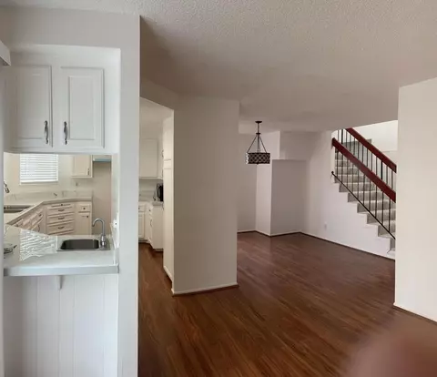 Living - 3311 W Hemlock St, Oxnard, CA 93035 photo 4 of 7