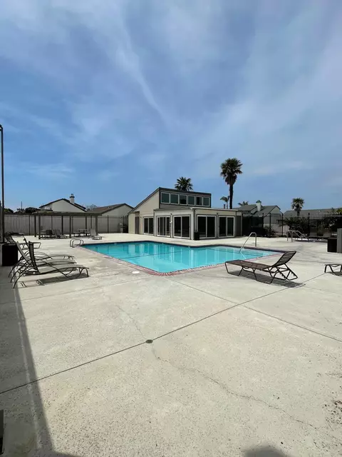 Exterior - 3311 W Hemlock St, Oxnard, CA 93035 photo 4 of 7