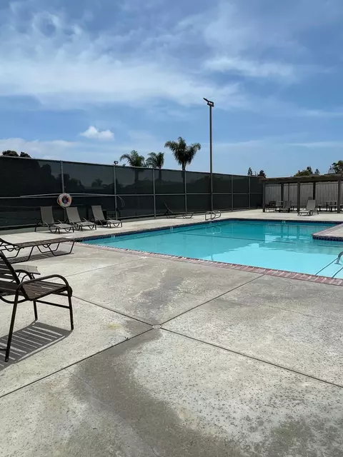 Exterior - 3311 W Hemlock St, Oxnard, CA 93035 photo 5 of 7