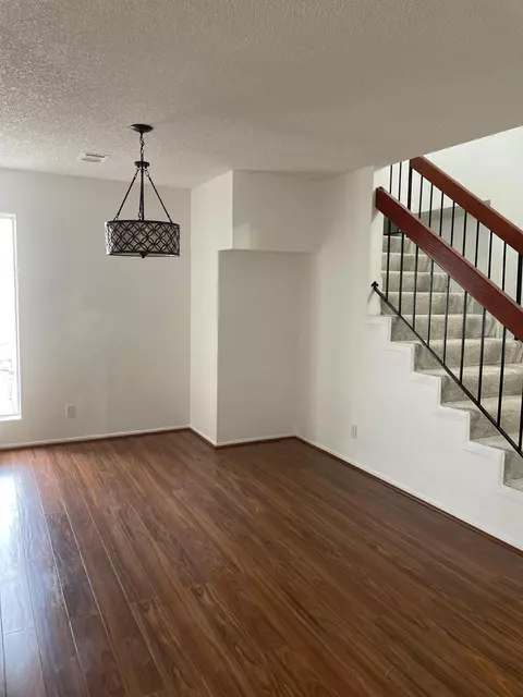 Living - 3311 W Hemlock St, Oxnard, CA 93035 photo 3 of 7