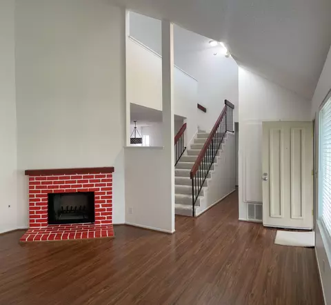 Living - 3311 W Hemlock St, Oxnard, CA 93035 photo 2 of 7